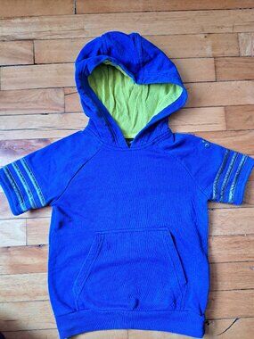 3/35$ ADIDAS kids blue t-shirt hoodie - 5-6 Y